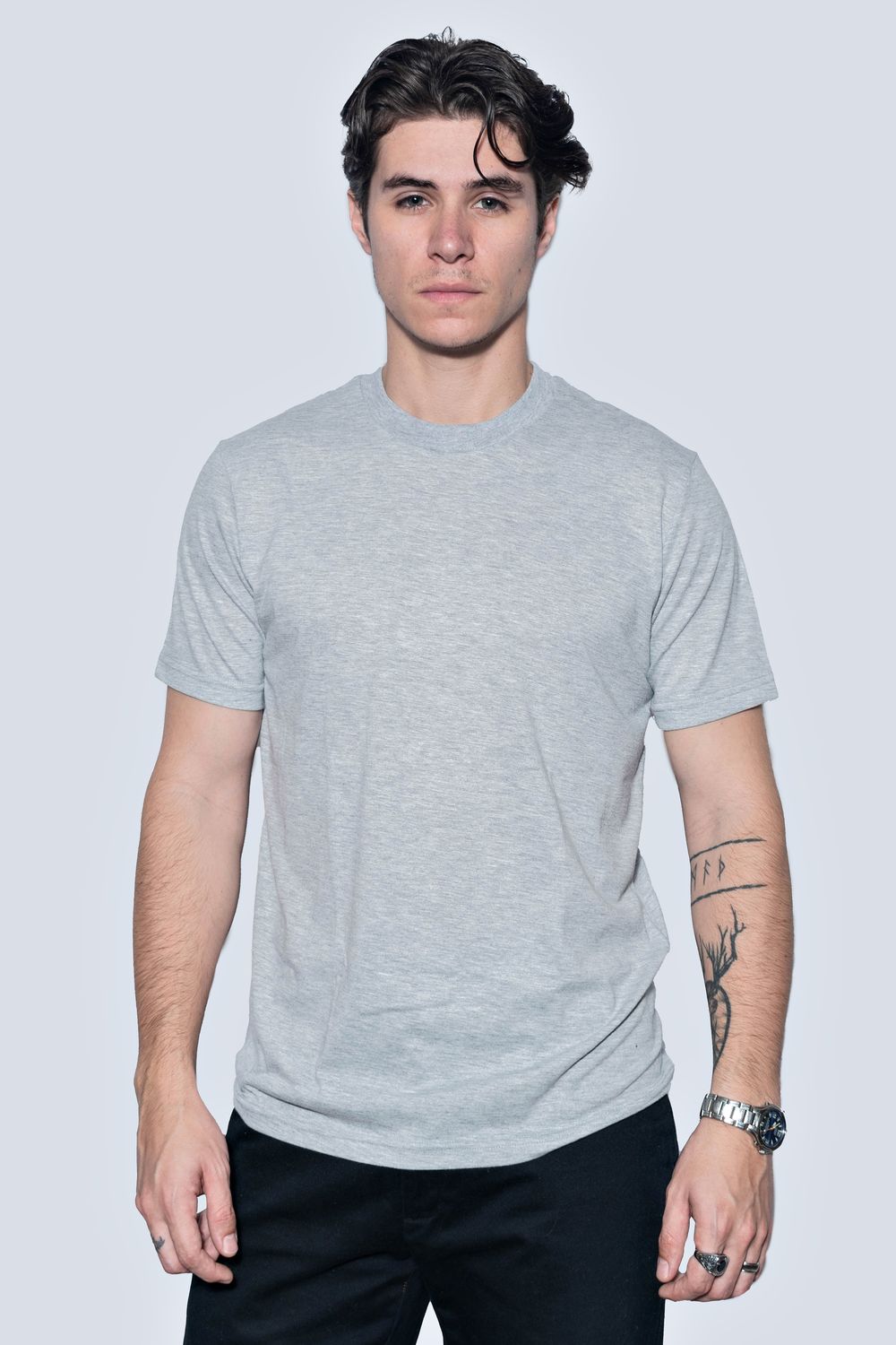 Básica cuello redondo color gris claro