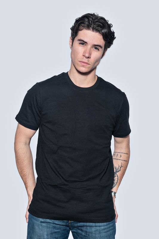 Básica cuello redondo color negro