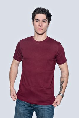 Básica cuello redondo color guindo