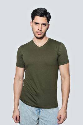 Básica cuello V color verde militar