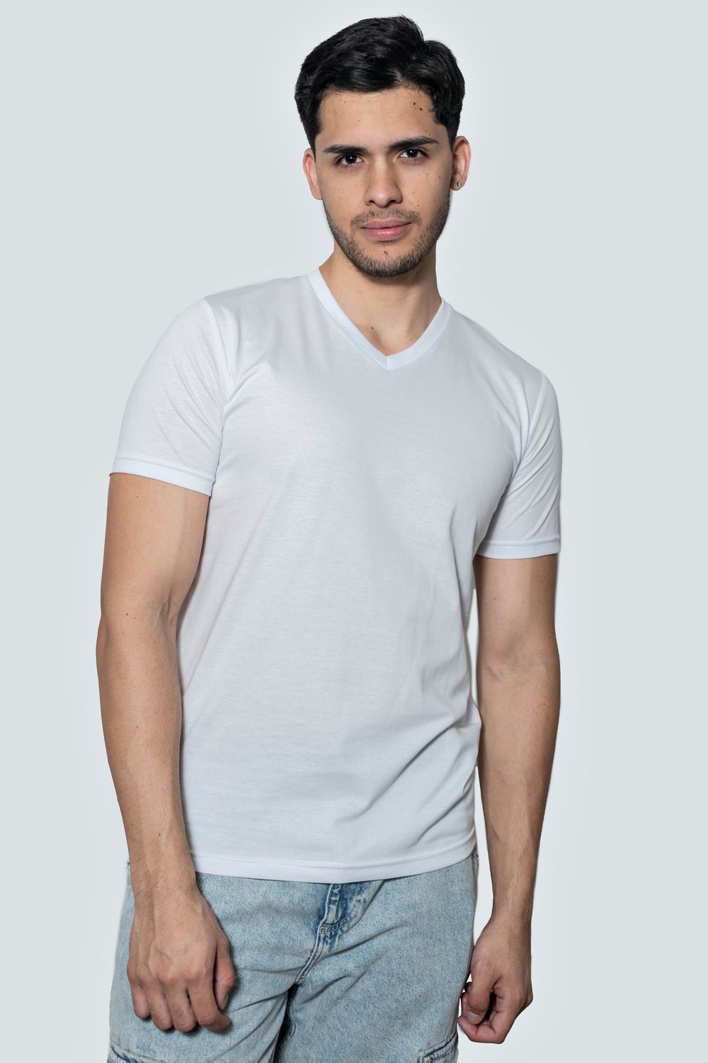 Básica cuello V color blanco