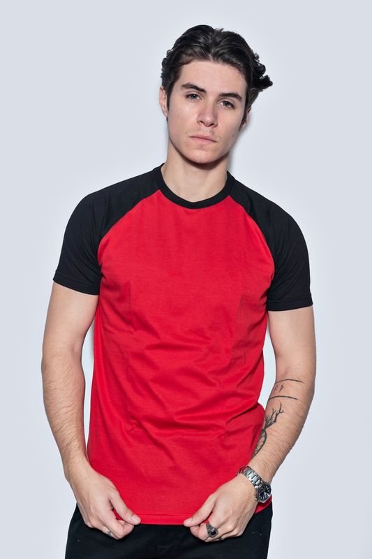 Raglán color rojo con negro