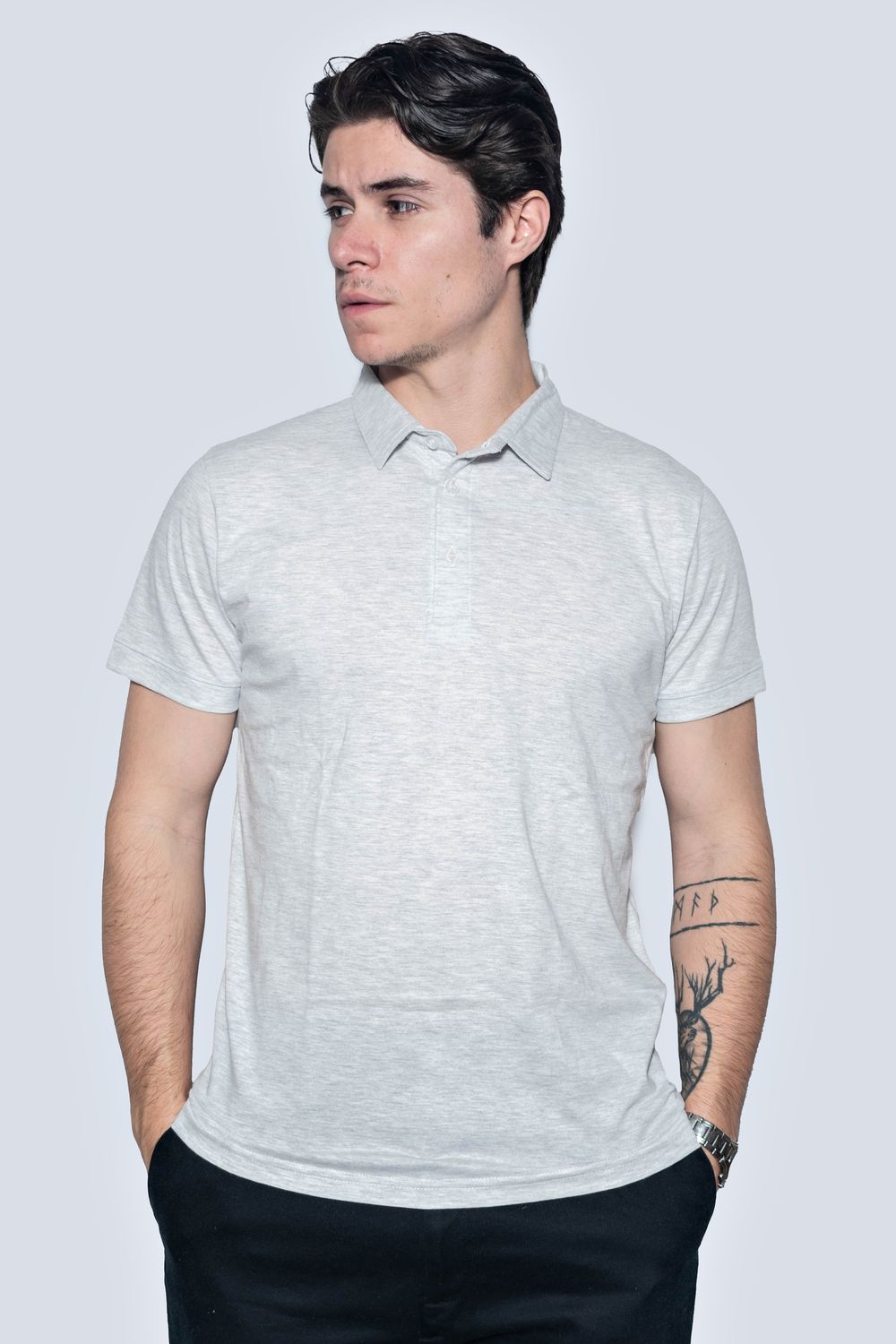 Polo color gris claro