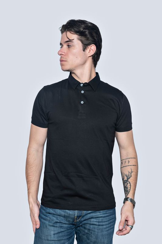 Polo color negro