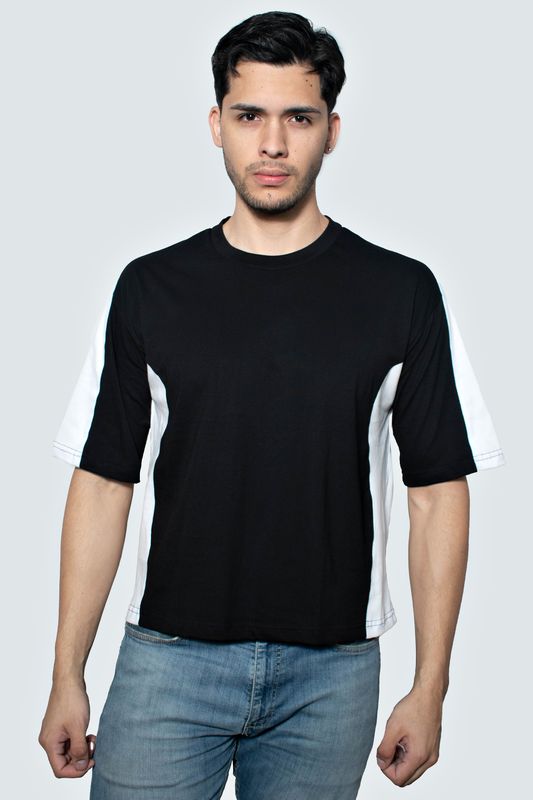 Boxy Fit Combinada color negro con blanco