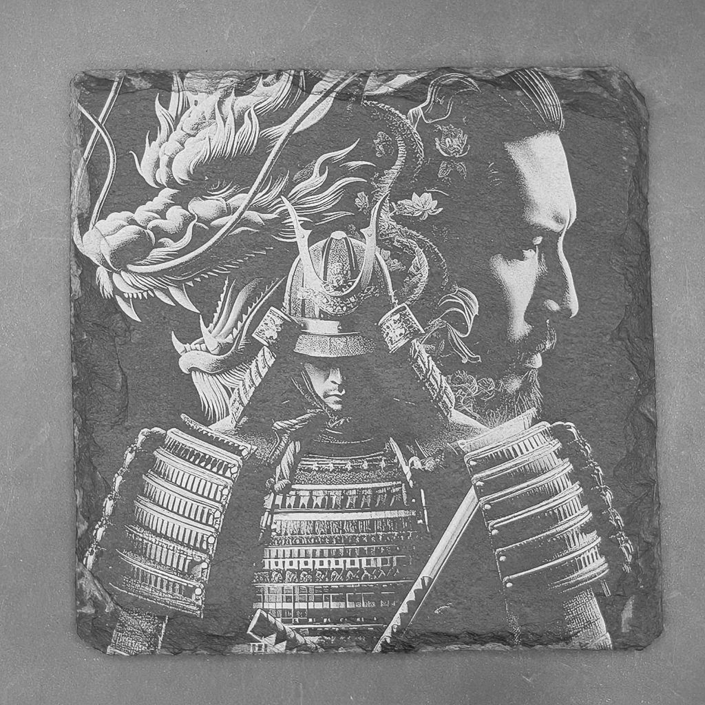 Leistenen onderzetter - Gravure van samurai