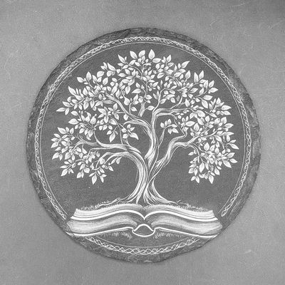 Leistenen onderlegger - Gravure van levensboom met boek