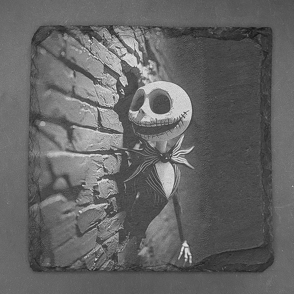 Leistenen onderzetter - Gravure met Jack die uit muur barst