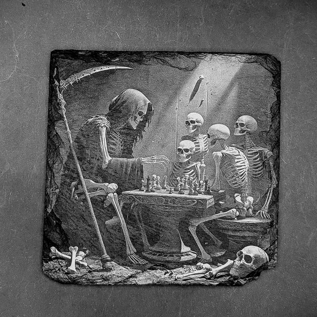 Leistenen onderzetter - Gravure Pietje de dood schaakt