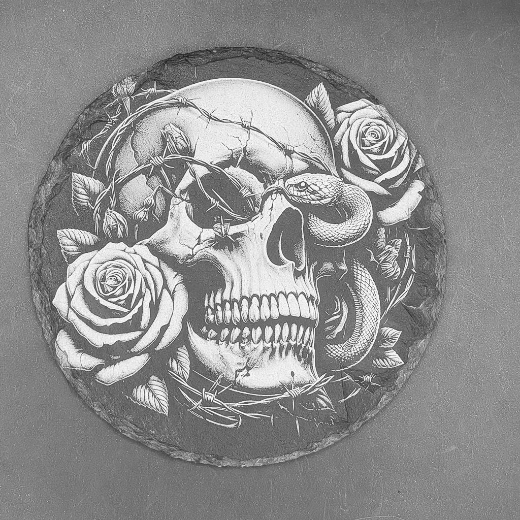 Leistenen onderzetters - Gravure van een doodshoofd