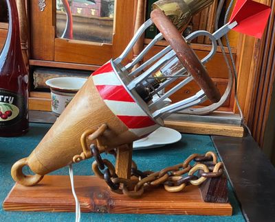 Exclusieve volledig handgemaakte lamp in de vorm van een boei – ca. midden 20e eeuw