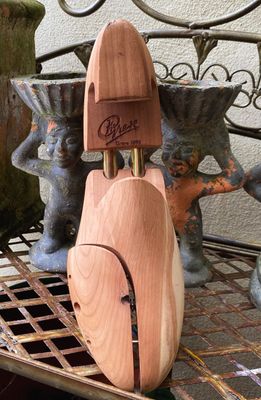 Luxe cederhouten schoenspanner – Greve maat 42 (ca. 20e eeuw) Luxe cederhouten schoenspanner – Greve maat 42 (ca. 20e eeuw)