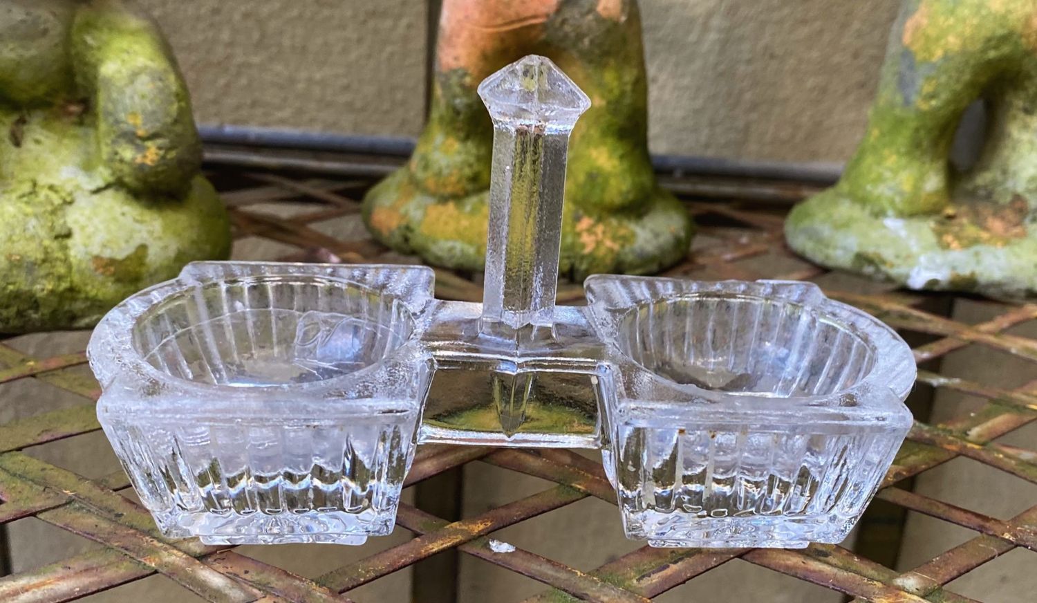 Vintage geometrisch persglazen zout‑ en peperhouder in Art Deco stijl – Frankrijk ca. 1930