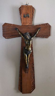 Antiek Art Deco Houten wandkruisbeeld met gegoten massief bronzen corpus van Christus – ca. 1920