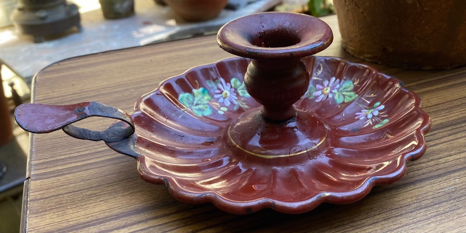 Bordeauxrode emaille blaker met florale decoratie – ca. 1900 Bordeauxrode emaille blaker met florale decoratie – ca. 1900