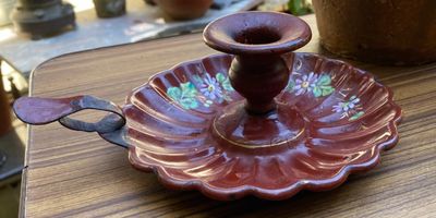 Bordeauxrode emaille blaker met florale decoratie – ca. 1900