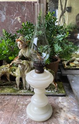 ​Antieke geelgrijze Opaline olielamp – Lempereur & Bernard, Luik ca. eind 19e eeuw