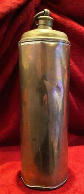 Antieke geelkoperen warmwaterkruik met schroefdop – patine en authenticiteit