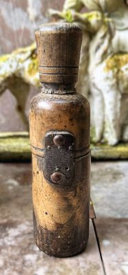 Antieke Franse houten gesloten Bouchonneuse of wijnfleskurker eind 19de eeuw Antieke Franse houten gesloten Bouchonneuse of wijnfleskurker eind 19de eeuw