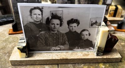 Elegante Fotolijst met Artistieke Geometrische Patronen en Tijdloze Marmeraccenten – Een Harmonie van Structuur en Stijl Elegante Fotolijst met Artistieke Geometrische Patronen en Tijdloze Marmeraccenten – Een Harmonie van Structuur en Stijl