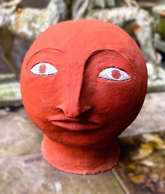 Terracotta Hoofdsculptuur geïnspireerd door kunstenares Odile Kinart – ca. 20e eeuw Terracotta Hoofdsculptuur geïnspireerd door kunstenares Odile Kinart – ca. 20e eeuw