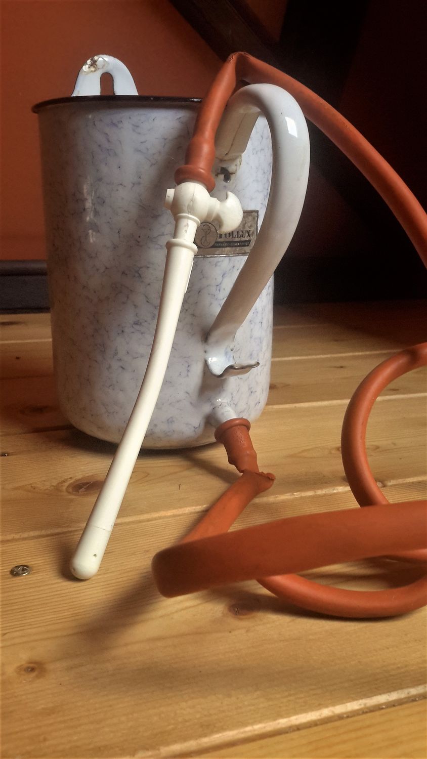 Compleet Pollux lavement met originele slang en canule – medisch erfgoed