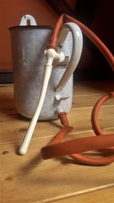 Compleet Pollux lavement met originele slang en canule – medisch erfgoed