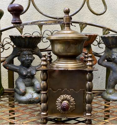 Decoratieve koperen koffiemolen Frankrijk – jaren 50