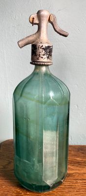 Lichtblauwe Lichtblauwe "Romanian Seltzer Bottle" Soda - of Sifonfles gemerkt – ca. 1970