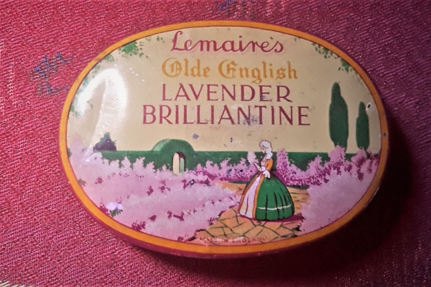 Vintage Tinnen Doosje – Lemaires “Olde English Lavender Brilliantine”, London ca. 1940–1950 Vintage Tinnen Doosje – Lemaires “Olde English Lavender Brilliantine”, London ca. 1940–1950