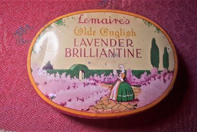 Vintage Tinnen Doosje – Lemaires “Olde English Lavender Brilliantine”, London ca. 1940–1950