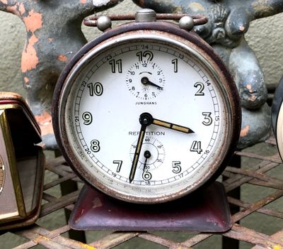 Junghans Repetition wekker ca. 1930–1940 – Bordeauxrood met Art Deco wijzerplaat