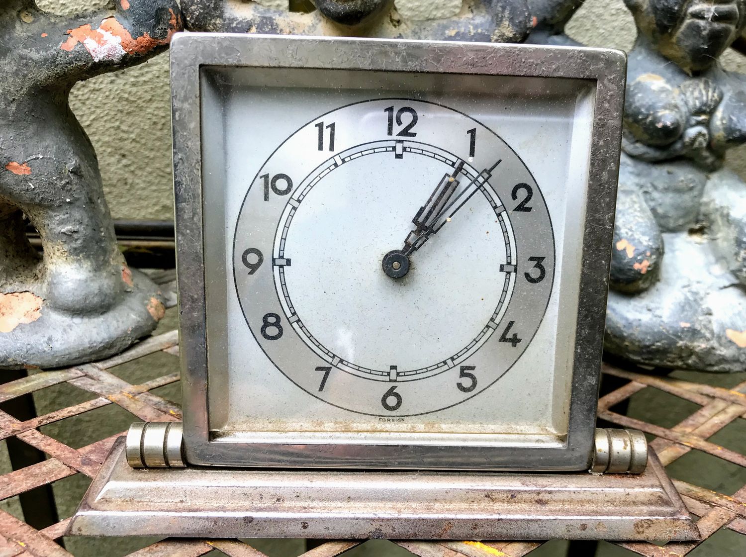 Foreign Art Deco chromen wekker met geometrische basis – ca. 1930‑1940