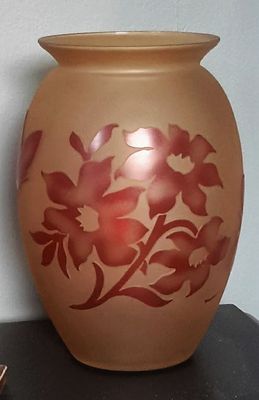 Vianne Art Glass vaas met irissen en vlinders – acid-geëtst meesterwerk – ca. 1950