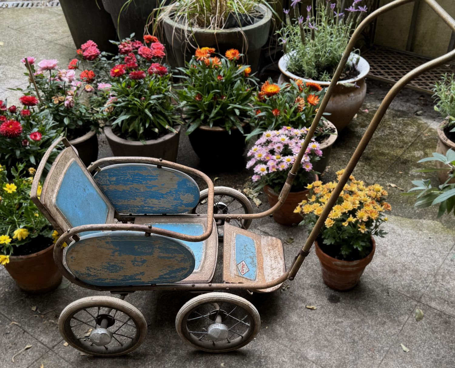 Vintage Kinderpoppenwagen Renson-Moers – Truiense Klasse op Wieltjes en STVV Erfgoed - Sint‑Truiden ca. 1948–1954