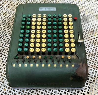 Vintage Comptometer Felt & Tarrant – Industriële Rekenmachine Chicago ca. 1939 Vintage Comptometer Felt & Tarrant – Industriële Rekenmachine Chicago ca. 1939