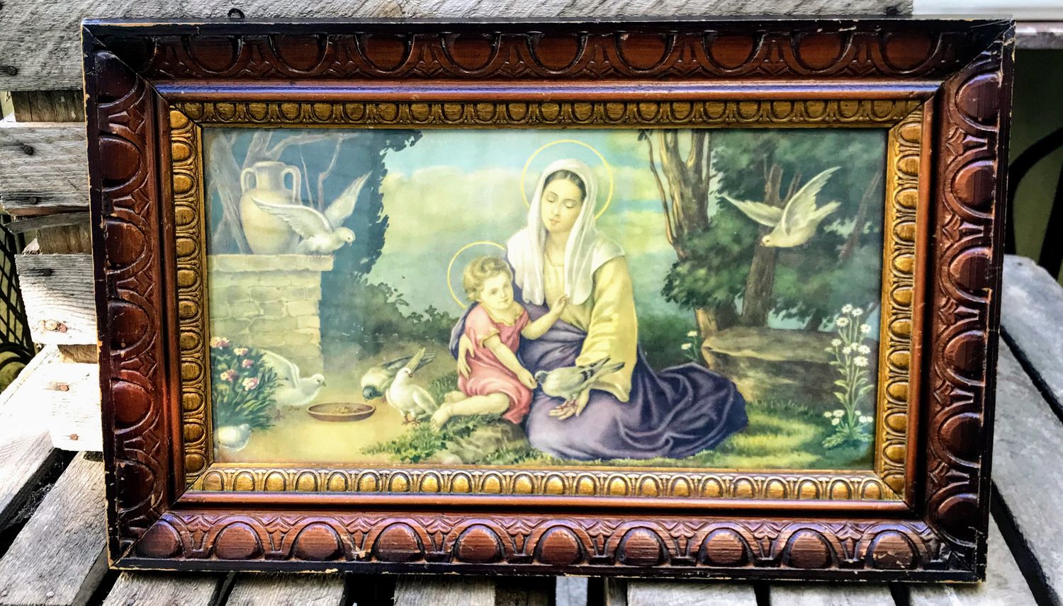 Authentieke religieuze kader – Maria en Jezuskind met duiven, ca. 1900