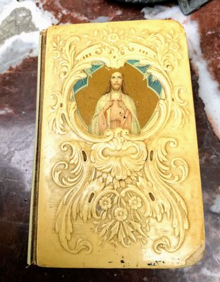 Antiek gebedenboekje Paroissien Romain met ingelegde kaft en gravure – ca. 1906