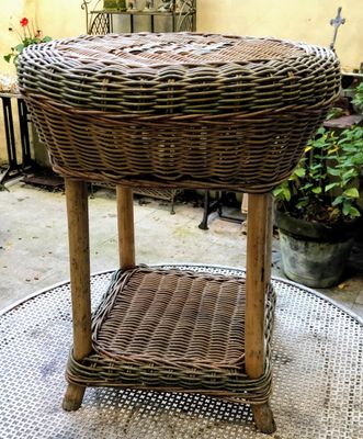 Retro Vintage rotan bijzettafel – jaren 60, groen en honingkleur Retro Vintage rotan bijzettafel – jaren 60, groen en honingkleur