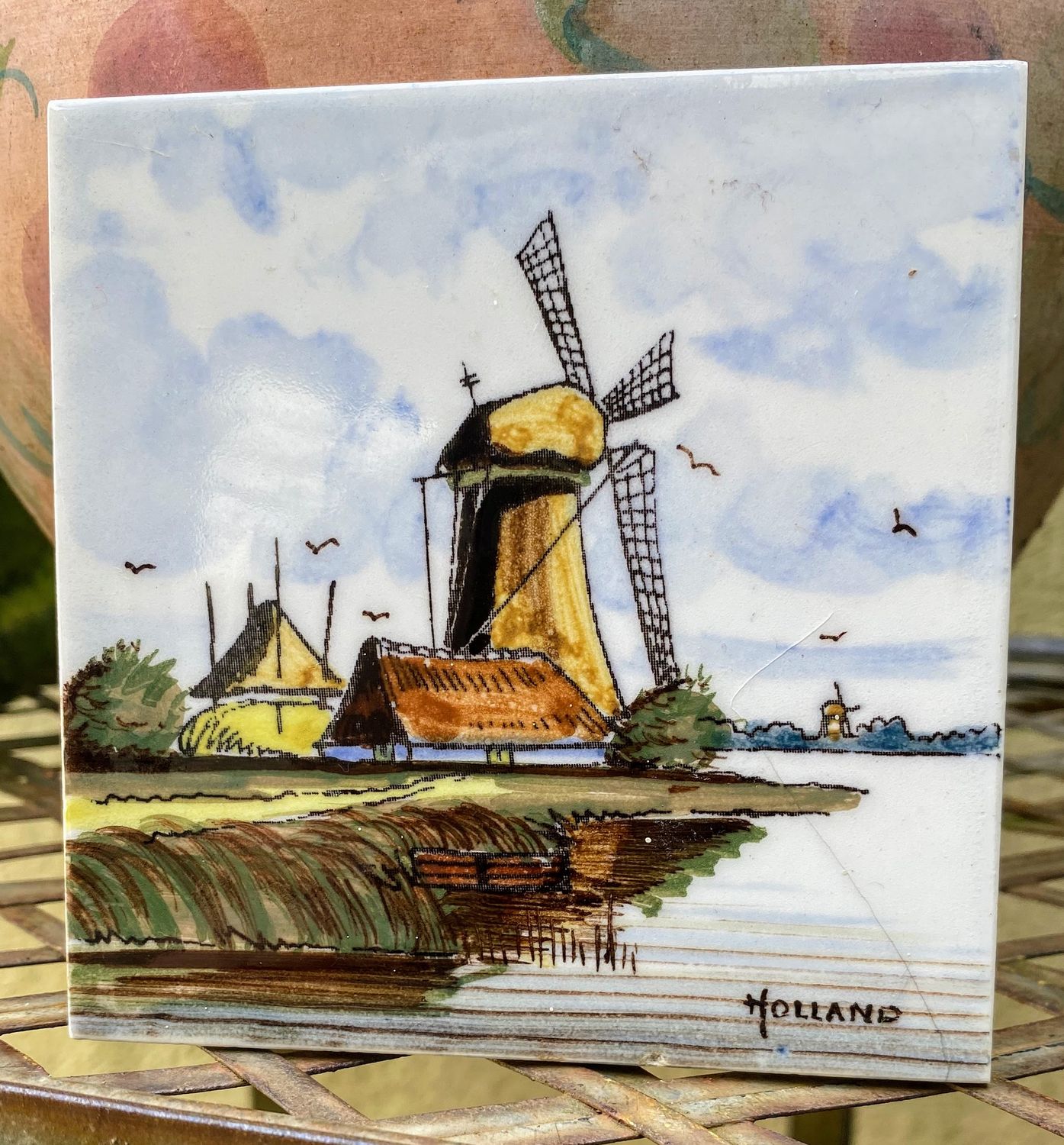 Vintage Delftse keramische wandtegel – Hollandse boerderij en molen ca. 1950 Vintage Delftse keramische wandtegel – Hollandse boerderij en molen ca. 1950