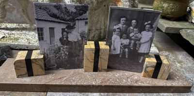 Art Deco dubbele fotolijst met ritme, glans en balans —Twee zielen, één sokkel — in verstilde harmonie