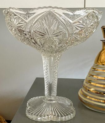 Prachtige EAPG shape Higbee Glass snoepschotel in een uniek alfapatroon – België ca. 1950