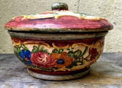 Antiek Belgisch aardewerken potje met bloemmoteif en deksel – Atelier Ceramique Rigo bloemmotief, ca. 1950–1974