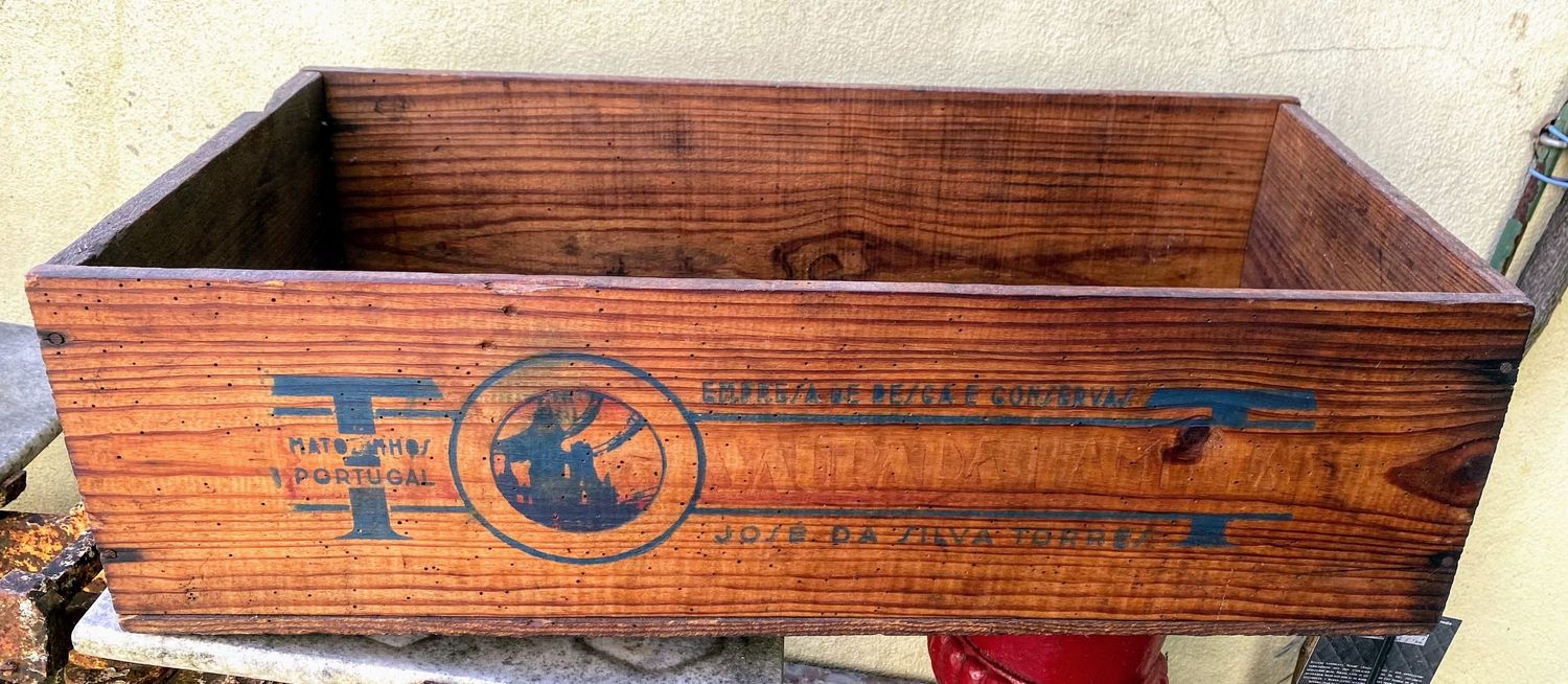 Industriële Portugese Houten kist Sardinha de José Da Silva Torres ca 1900
