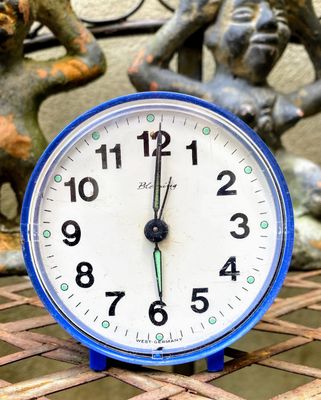 Elegant klein koningsblauw Retro Wekkertje Blessing – West Germany 1950-60