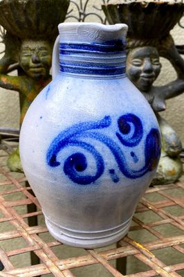 Vintage Keuls wijn - of water bolkannetje 1/2L in zoutgeglazuurd aardewerk – ca. 1950