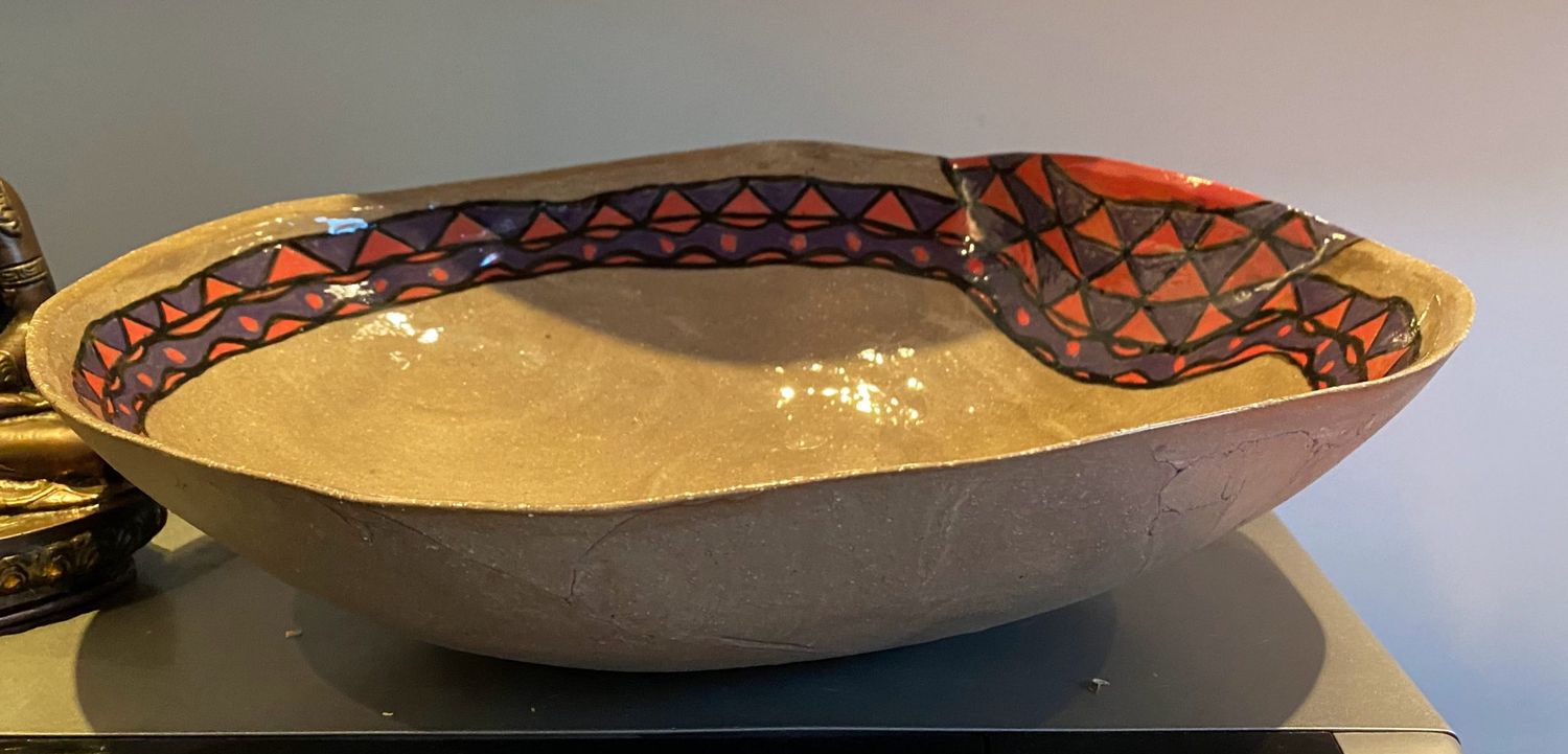 Modernistische fruitschaal in artisanale klei – een visueel statement voor uw interieur Modernistische fruitschaal in artisanale klei – een visueel statement voor uw interieur