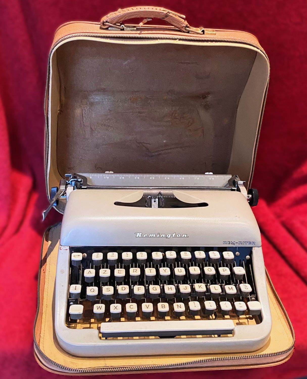 Vintage schrijfmachine Remington Rem-Riter on originele koffer – jaren ’50/’60