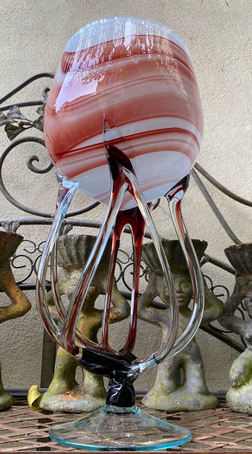 Prachtige grote in rood wit glas geblazen siervaas Jellyfish/Octopus Jozefina Krosno Polen