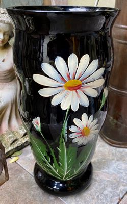 Zeldzame en Stijlvolle Booms Vaas – Zwart Hyalietglas met Handbeschilderd Margrietdecor uit de Jaren ’50